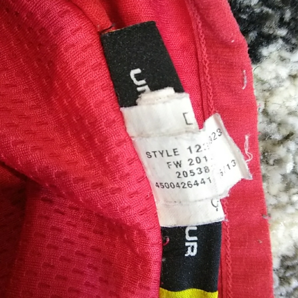 Under Armour Red long sleeves pull over - Picture 8 of 9